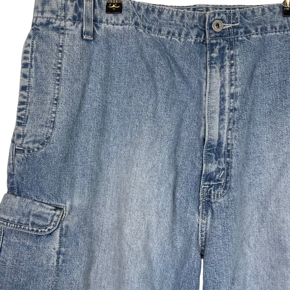 Vintage Levi’s Hirise Velcro Pocket Denim Cargo Shorts Dry Goods Red Tab Size 38 - Picture 9 of 16